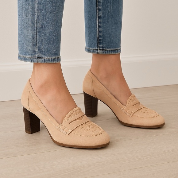 Jack Rogers Women’s Suede Heeled Round Toe Beige Penny Loafers sz 8.5 - Picture 1 of 8